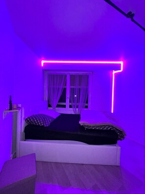 1 bedroom, bed sheets