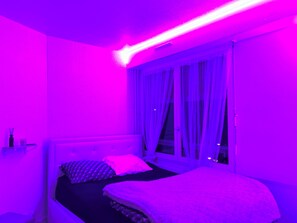 1 bedroom, bed sheets