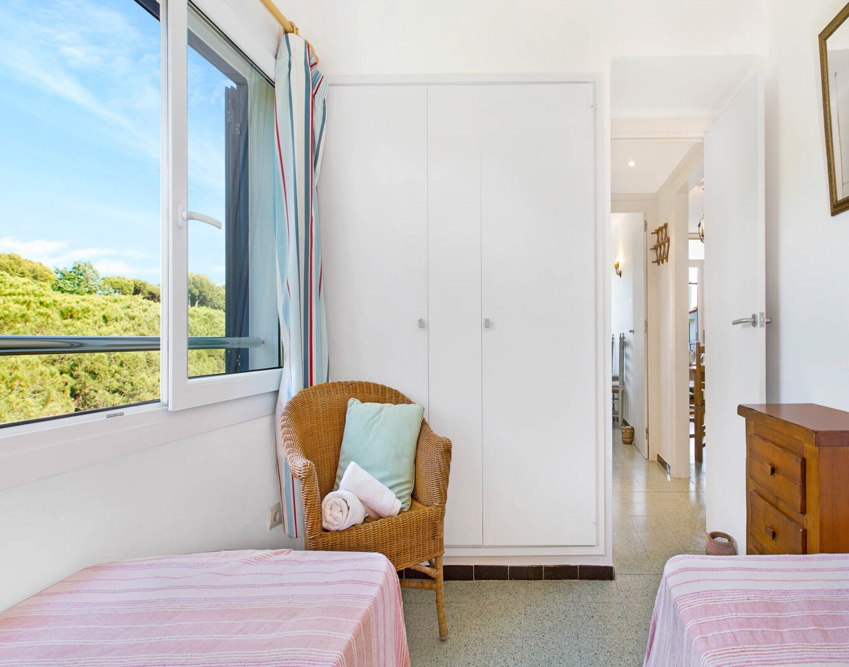 Apartamento | 2 dormitorios y tabla de planchar con plancha