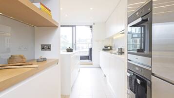 Penthouse - balkong - utsikt mot staden | Eget kök | Barnstol