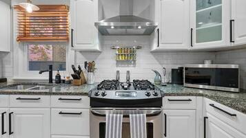 Frigorífic, microones, forn i placa de cuina