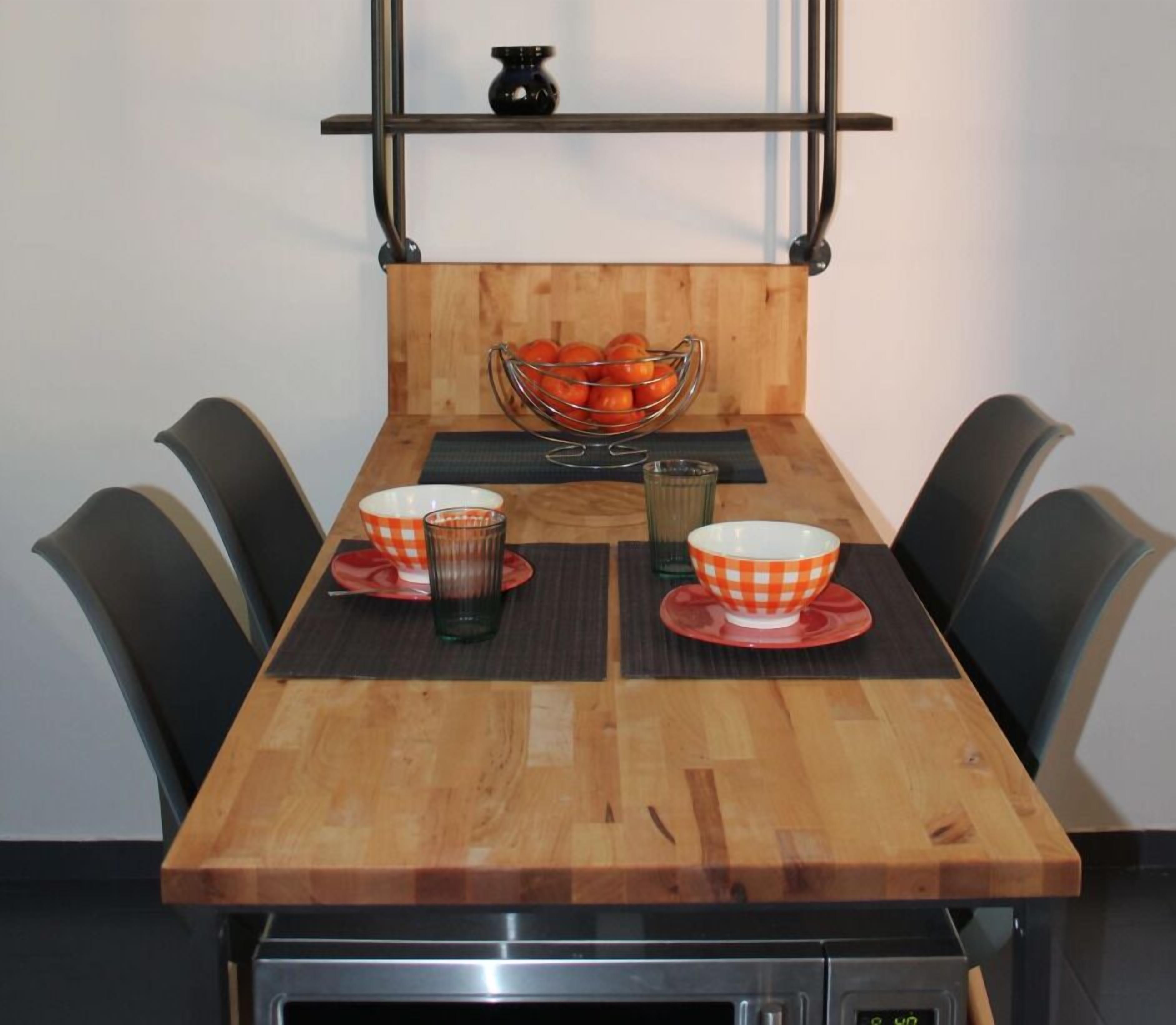 Family Apartment, Garden View | In-room dining