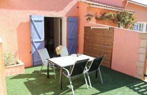 Comfort appartement, uitzicht op tuin | Terras