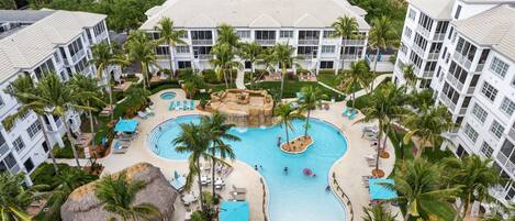 حمّام سباحة مُدفَّأ