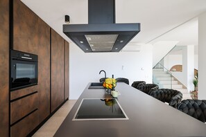 Réfrigérateur, micro-ondes, four, lave-vaisselle