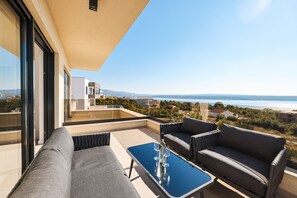 Terrace/patio - Luxury Villa Nuova with heated pool (Maslenica)