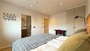 4 chambres, fer et planche à repasser, Wi-Fi, draps fournis