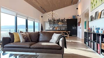 Fernseher, Bücher, Stereoanlage