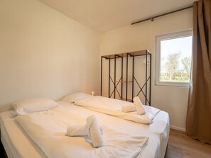 2 bedrooms, travel cot, free WiFi