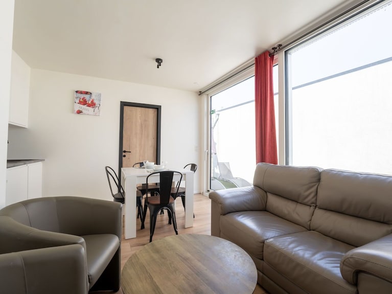 Leuk Appartement In Vakantiehuis Met Wifi, Airco, Tv, Terras En Huisdieren Toegestaan - De Haan
