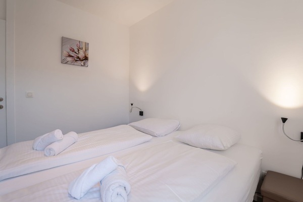 Schlafzimmer, Bett, Bedding, Bettdecke, Bettrahmen, Matratze, Linens, Dekokissen, Hotel