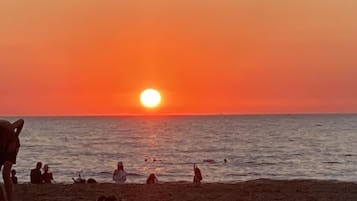 Plage à proximité, chaises longues