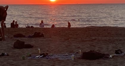 Neat chalet on child-friendly campsite close to beach, town, dunes and forest.