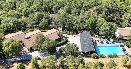 Nice apartment for 4 guests with pool, WIFI, A/C, TV, patio and pets allowed