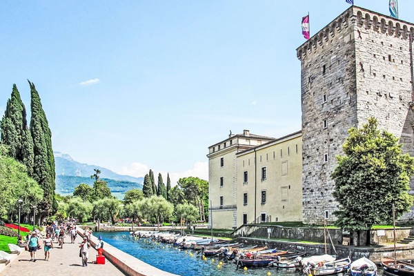 Wasser, Wasserlauf, Wasserweg, Kanal, Bank, See, Touristenattraktion, Fluss, Kanal, Schloss