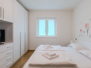 1 bedroom, iron/ironing board, travel cot, free WiFi - Nice apartment for 4 people with WIFI, A/C, TV, patio and panoramic view (Dro)