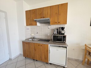 Refrigerador, microondas, tetera/pava eléctrica