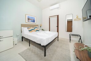 Superior Double Room, Balcony, City View - Room 11: Balcony Bliss in Creative Santurce (San Juan)