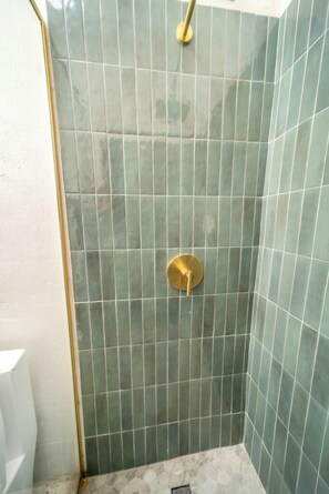 Chambre Double Supérieure, balcon, vue ville | Salle de bain