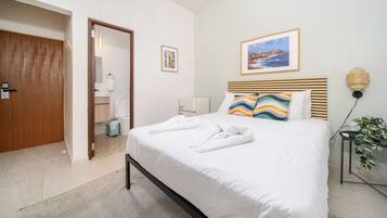 Habitación doble superior, balcón, vistas a la ciudad | Wifi gratis