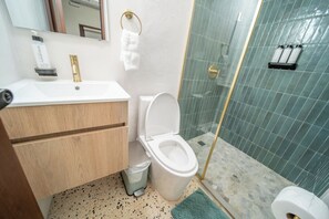 Kahden hengen superior-huone, parveke, kaupunkinäköala | Kylpyhuone