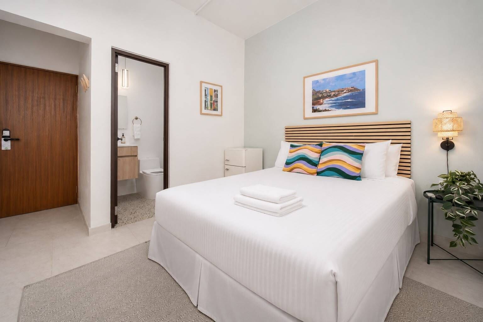 Habitación doble superior, balcón, vista a la ciudad | Wifi gratis 