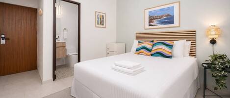 Habitación doble superior, balcón, vista a la ciudad | Wifi gratis