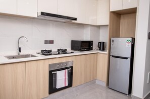 Micro-ondes, four, plaque de cuisson