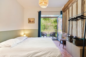 4 bedrooms, free WiFi, bed sheets
