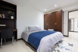 3 bedrooms, desk, iron/ironing board, travel cot