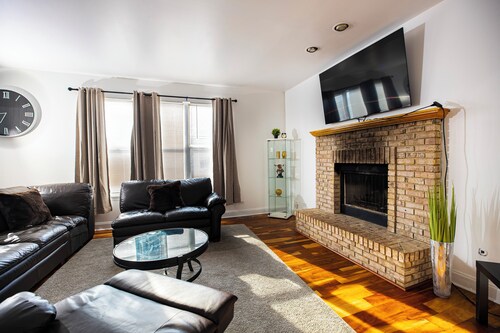 Serene 5-Bedroom Retreat, Oswego