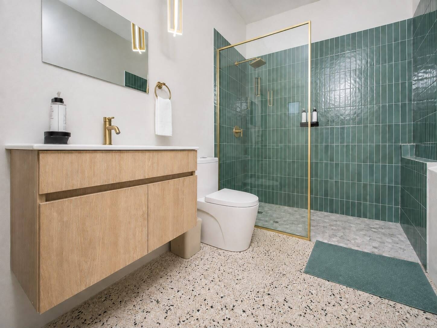 Premium Double Room, 1 King Bed | Bathroom