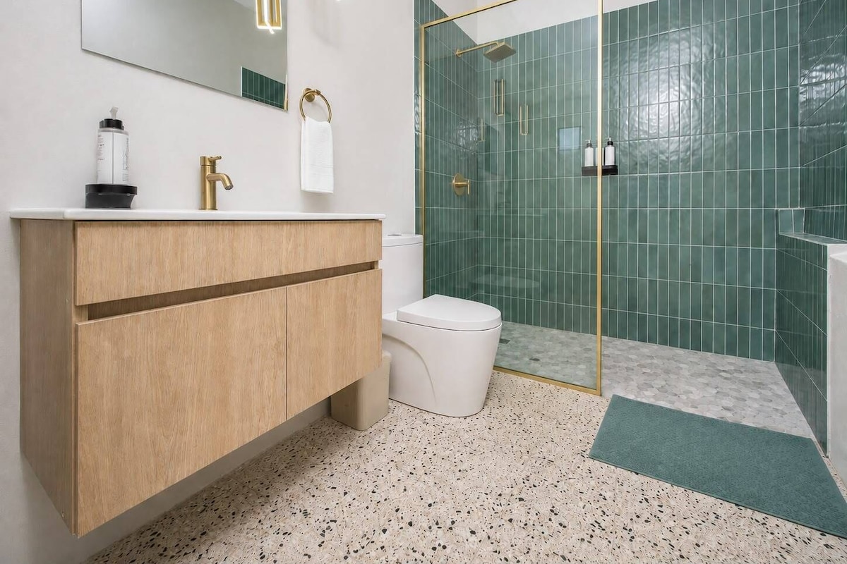 Premium Double Room, 1 King Bed | Bathroom