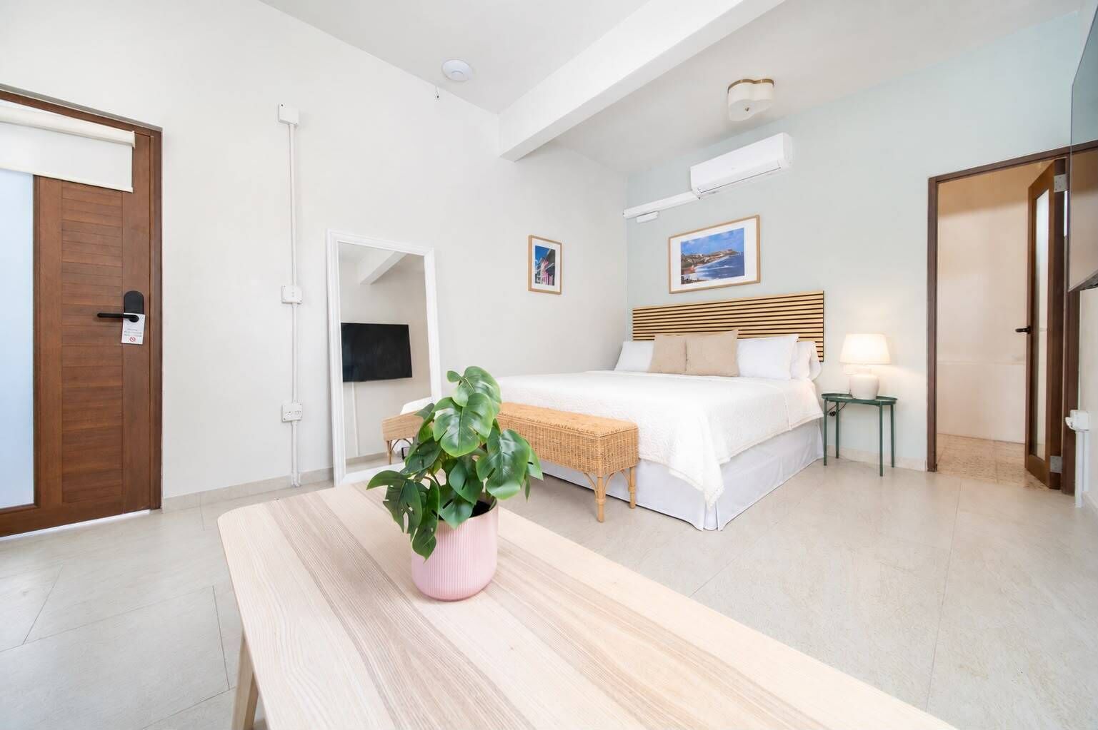 Premium Double Room, 1 King Bed | WiFi (free)