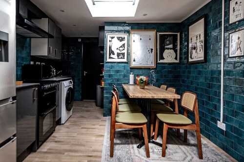 82A Dalston Lane Terrace