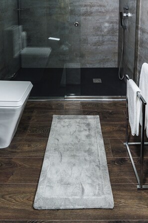 Shower, hair dryer, towels, soap - Pouso dos Pousos - A fantastic view of the Douro, to contemplate, slowly (Mesão Frio)