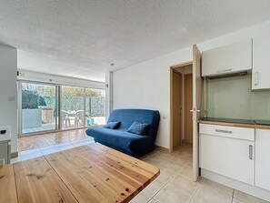 TV - Seafront apartment with terrace and pool (Saint-Cyprien)
