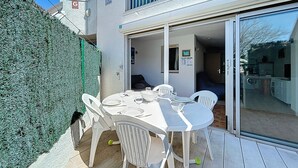 屋外ダイニングエリア