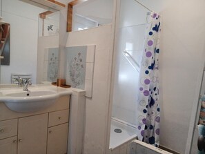 Bathroom - Typical villa with garden 500m from the beach (Bréhal-Saint-Martin de Bréhal)