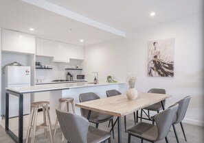 Fridge, microwave, oven, stovetop - Clayton Beautiful 2BR1BA Apartment Near Monash Parking (Clayton)