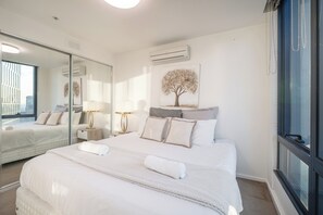 3 bedrooms, desk, iron/ironing board, free WiFi