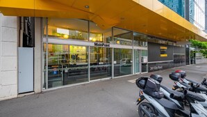 Luokittelematon kuva, 5 kautta 21, painike