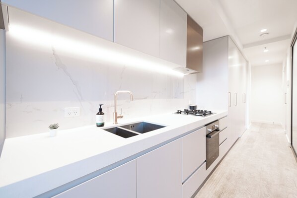 Fridge, microwave, oven, stovetop