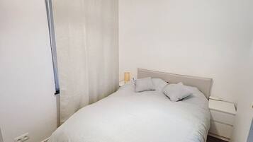 1 slaapkamer, een strijkplank/strijkijzer, gratis wifi, beddengoed