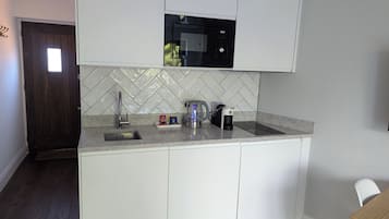 Kabin | Dapur pribadi | Lemari es, microwave, oven, dan kompor