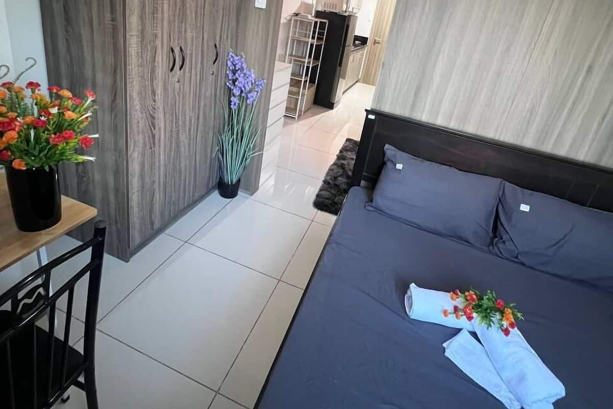 Comfort Condo, 1 Bedroom, Balcony, City View | 1 bedroom, free WiFi, bed sheets