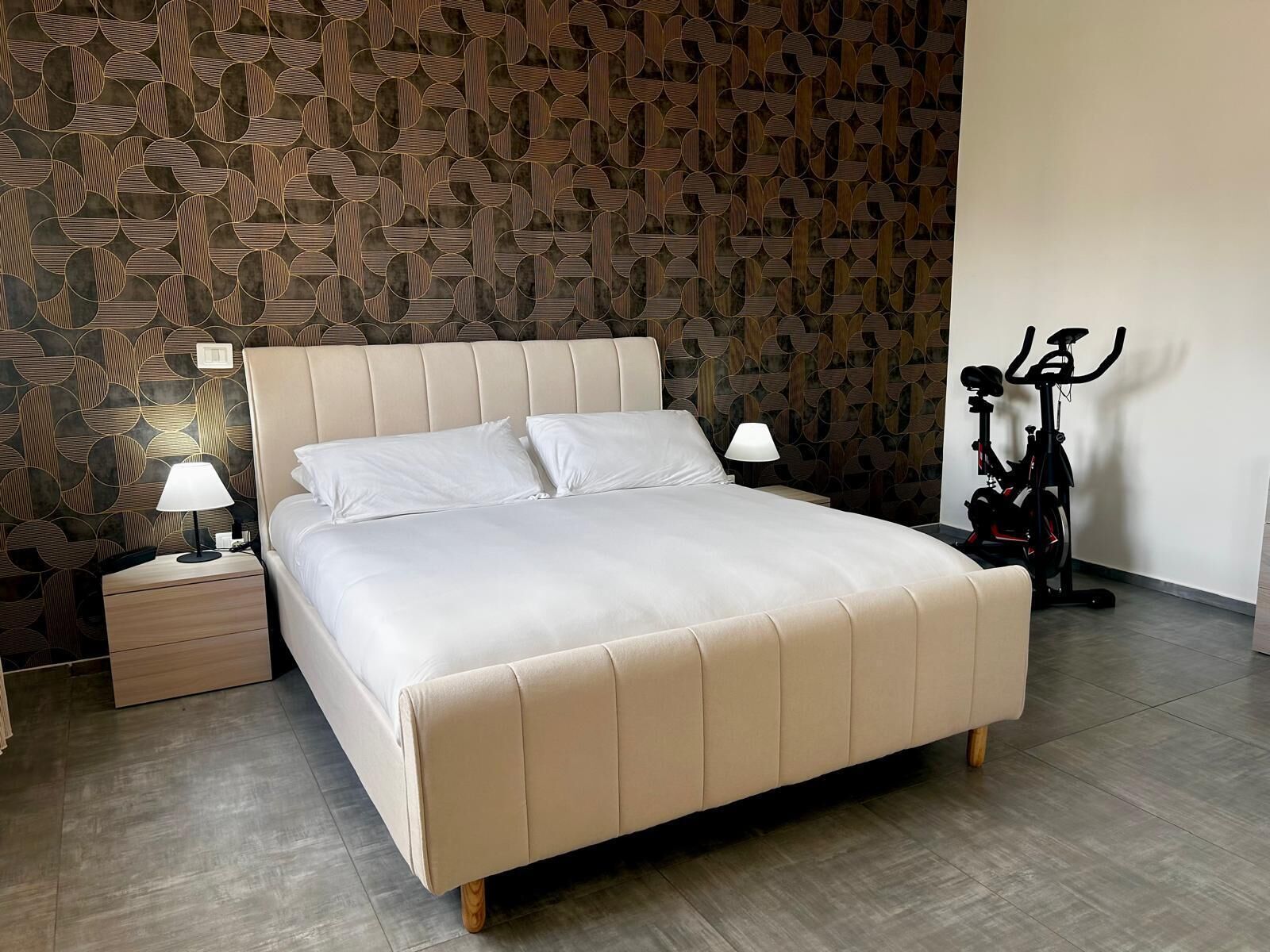 Deluxe Room | In-room safe, desk, laptop workspace, iron/ironing board