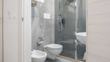 Classic Room | Bathroom