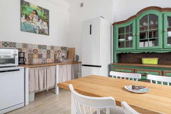 Apartment, City View | Private kitchenette