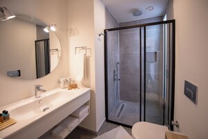 套房, 海景 | 浴室 | 拖鞋